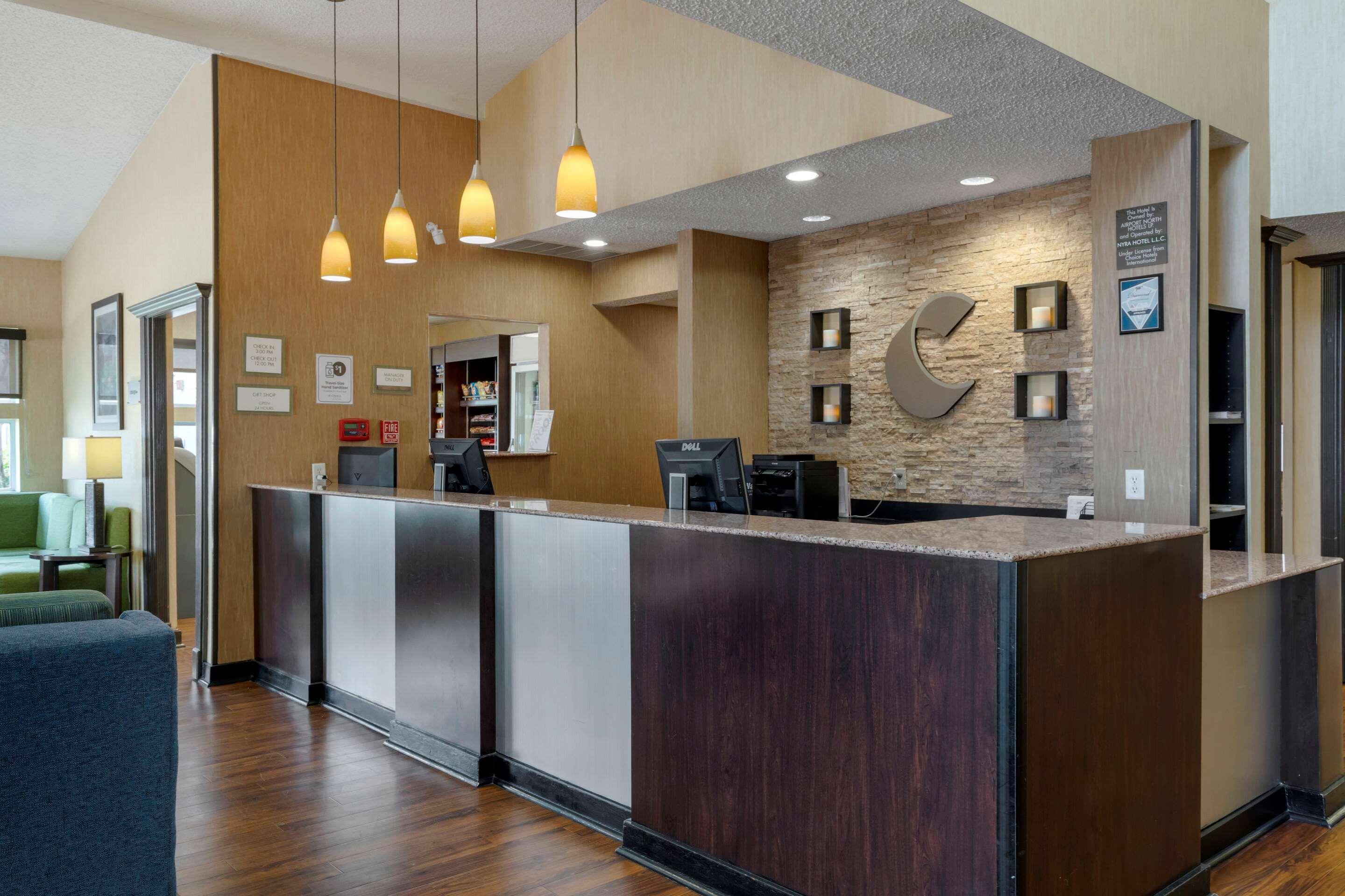 Comfort Suites Dfw Airport Ървинг Екстериор снимка